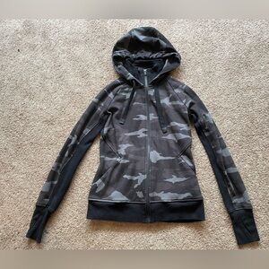 Athleta triumph camo printed hoodie. Size XS.